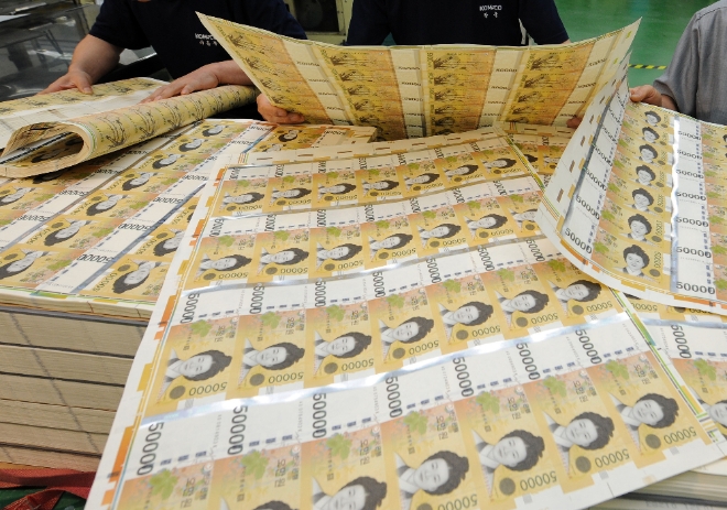 현금 사용 줄자 작년 화폐 제조비용 '역대 최소'